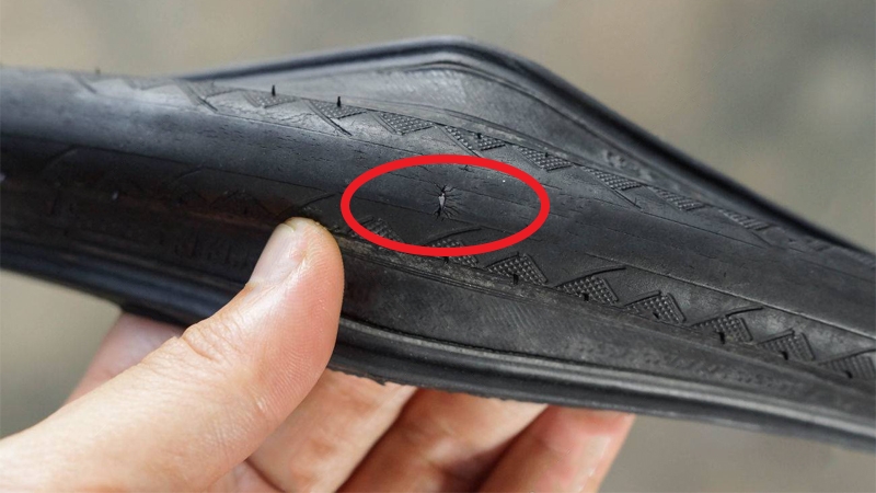 Осколок в покрышке